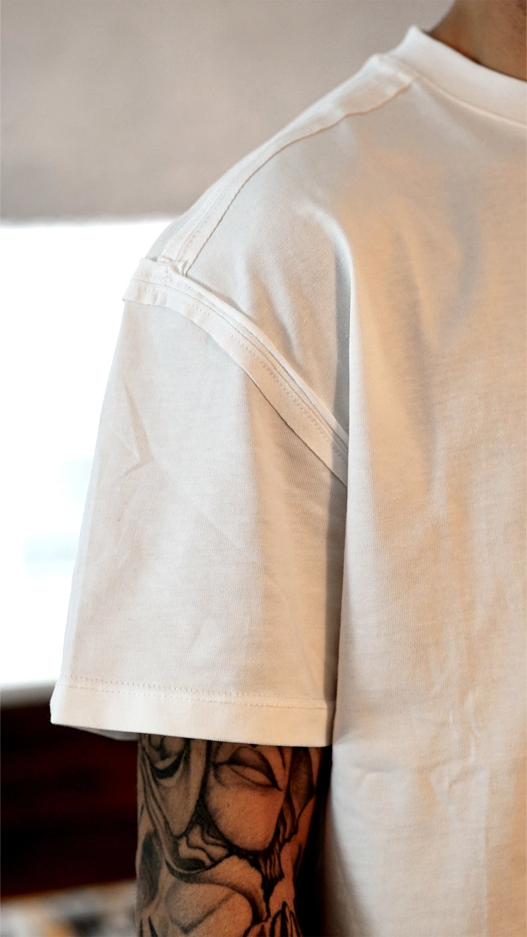 T-shirt boxy fit off-white unisex in cotone pesante con cuciture a rovescio a vista Empyrom